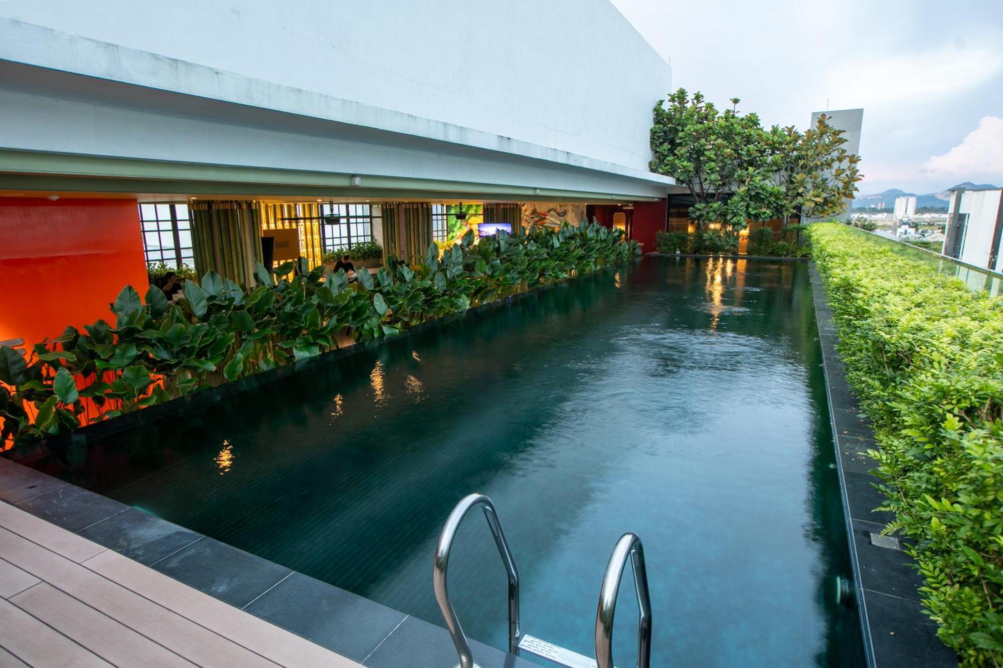 The Upper House, Batu Kawan Hotel Simpang Ampat  Exterior photo