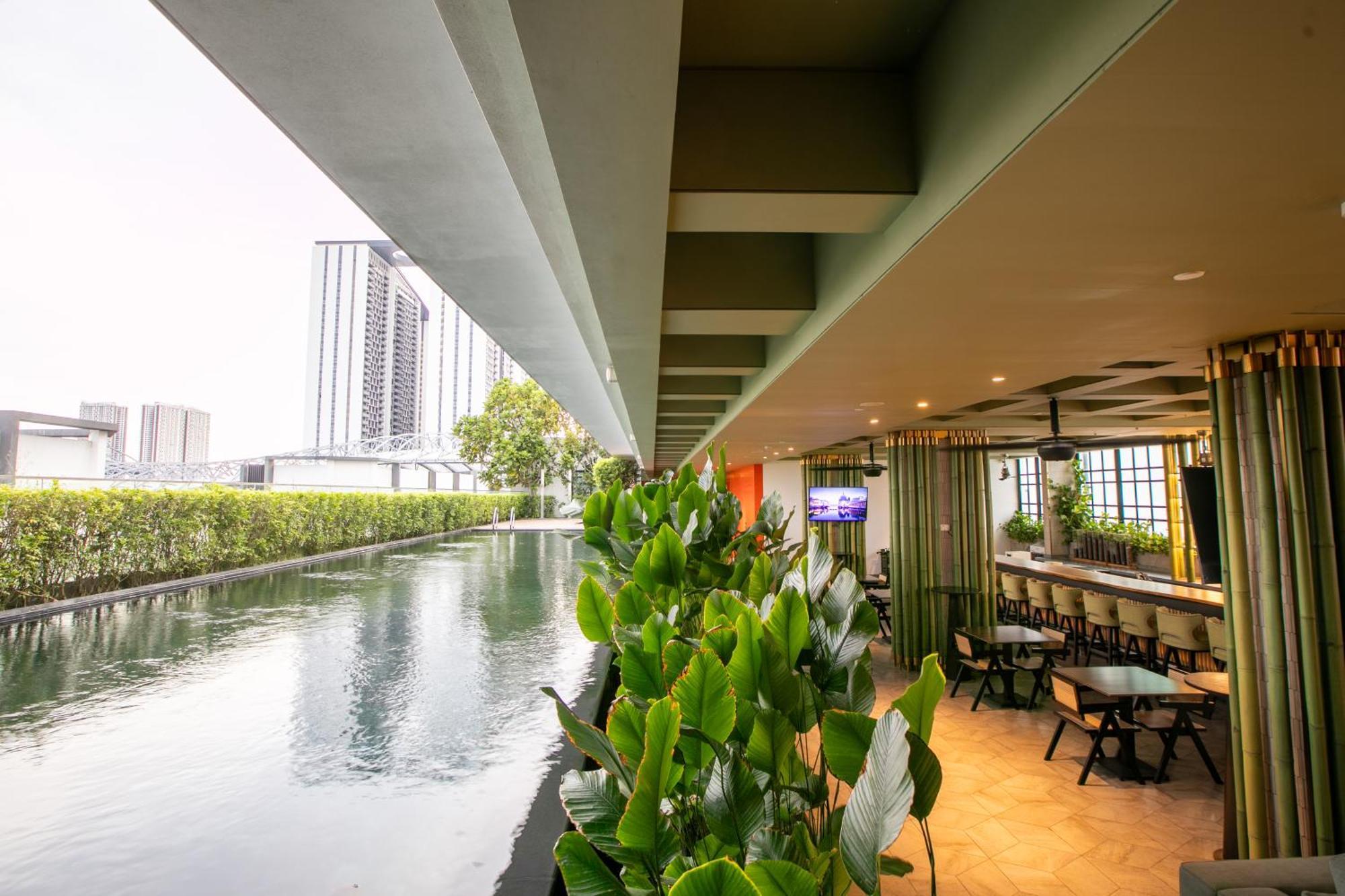 The Upper House, Batu Kawan Hotel Simpang Ampat  Exterior photo